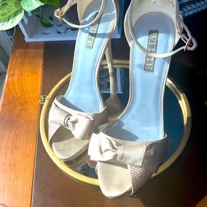 Champagne Open toed bow pumps